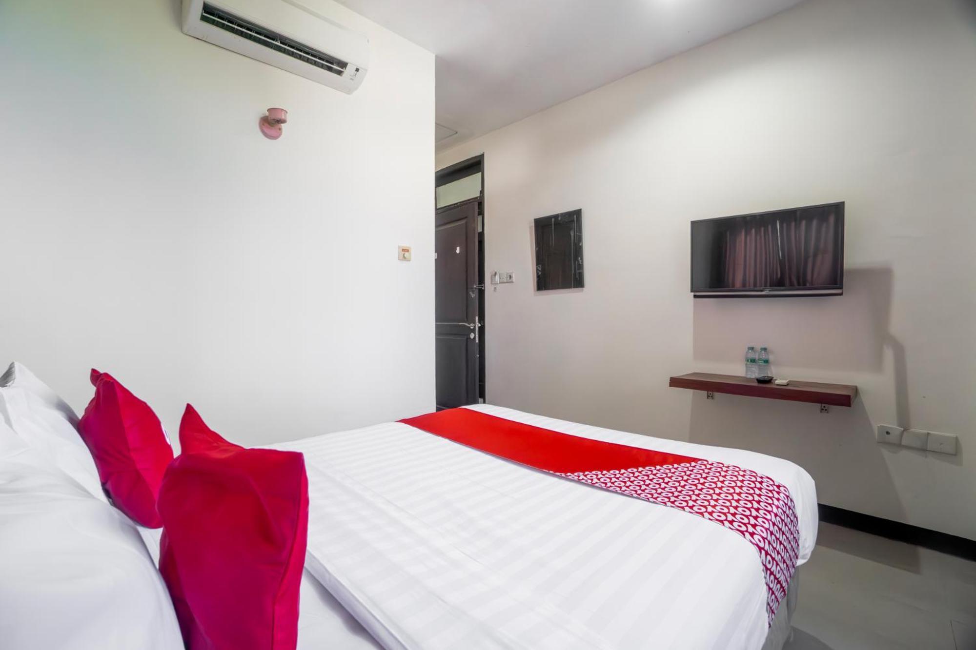 סוראבאיה Hotel O Genteng Near Genteng Market Formerly Uno Hotel מראה חיצוני תמונה