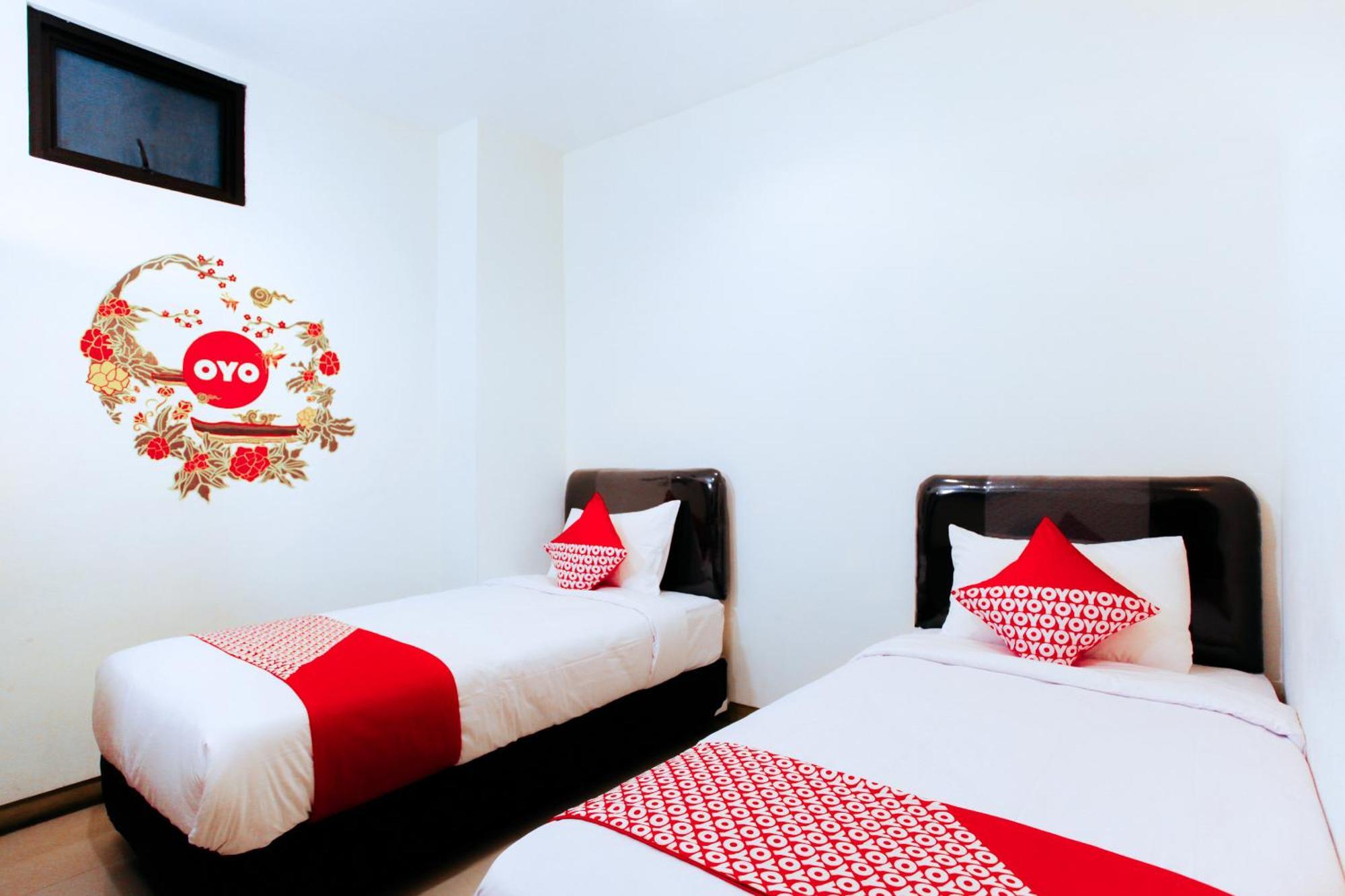סוראבאיה Hotel O Genteng Near Genteng Market Formerly Uno Hotel מראה חיצוני תמונה