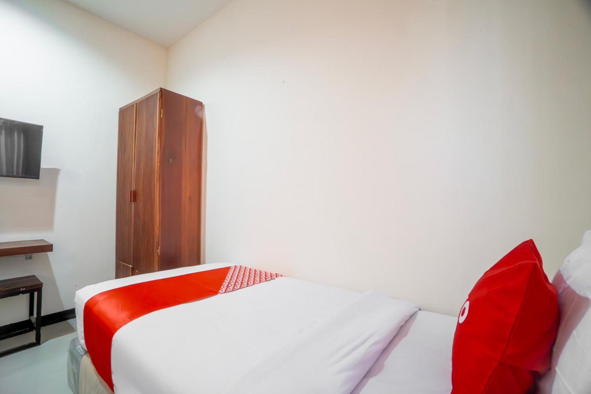 סוראבאיה Hotel O Genteng Near Genteng Market Formerly Uno Hotel מראה חיצוני תמונה