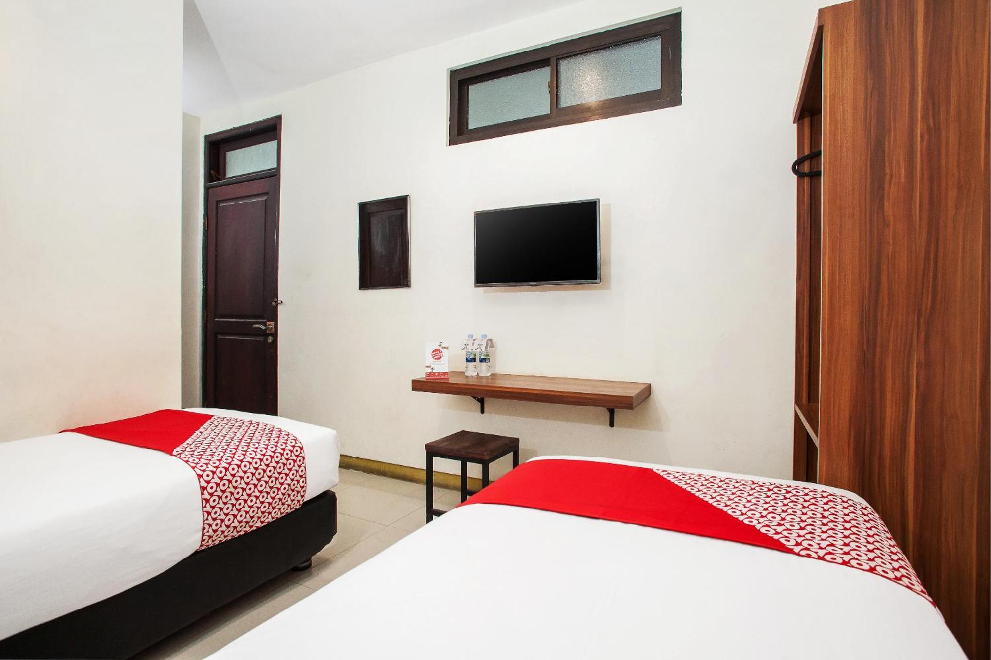סוראבאיה Hotel O Genteng Near Genteng Market Formerly Uno Hotel מראה חיצוני תמונה