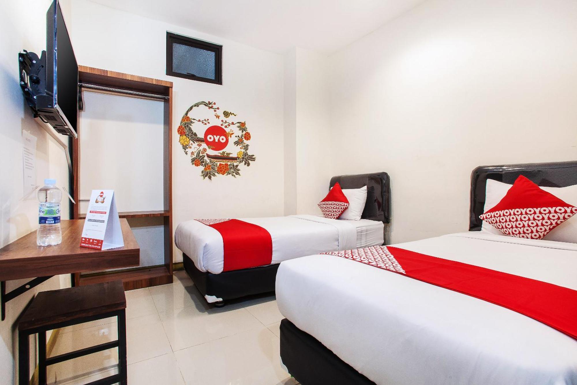 סוראבאיה Hotel O Genteng Near Genteng Market Formerly Uno Hotel מראה חיצוני תמונה