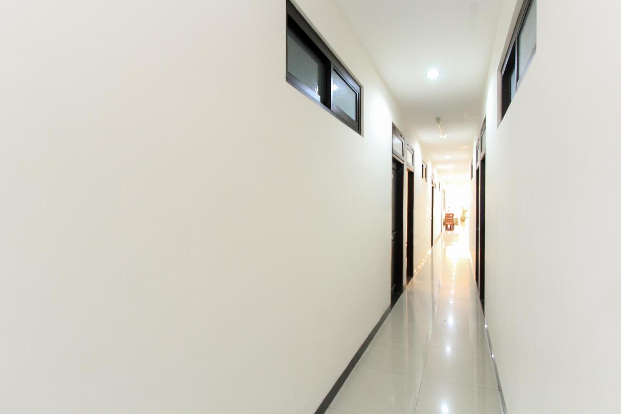 סוראבאיה Hotel O Genteng Near Genteng Market Formerly Uno Hotel מראה חיצוני תמונה