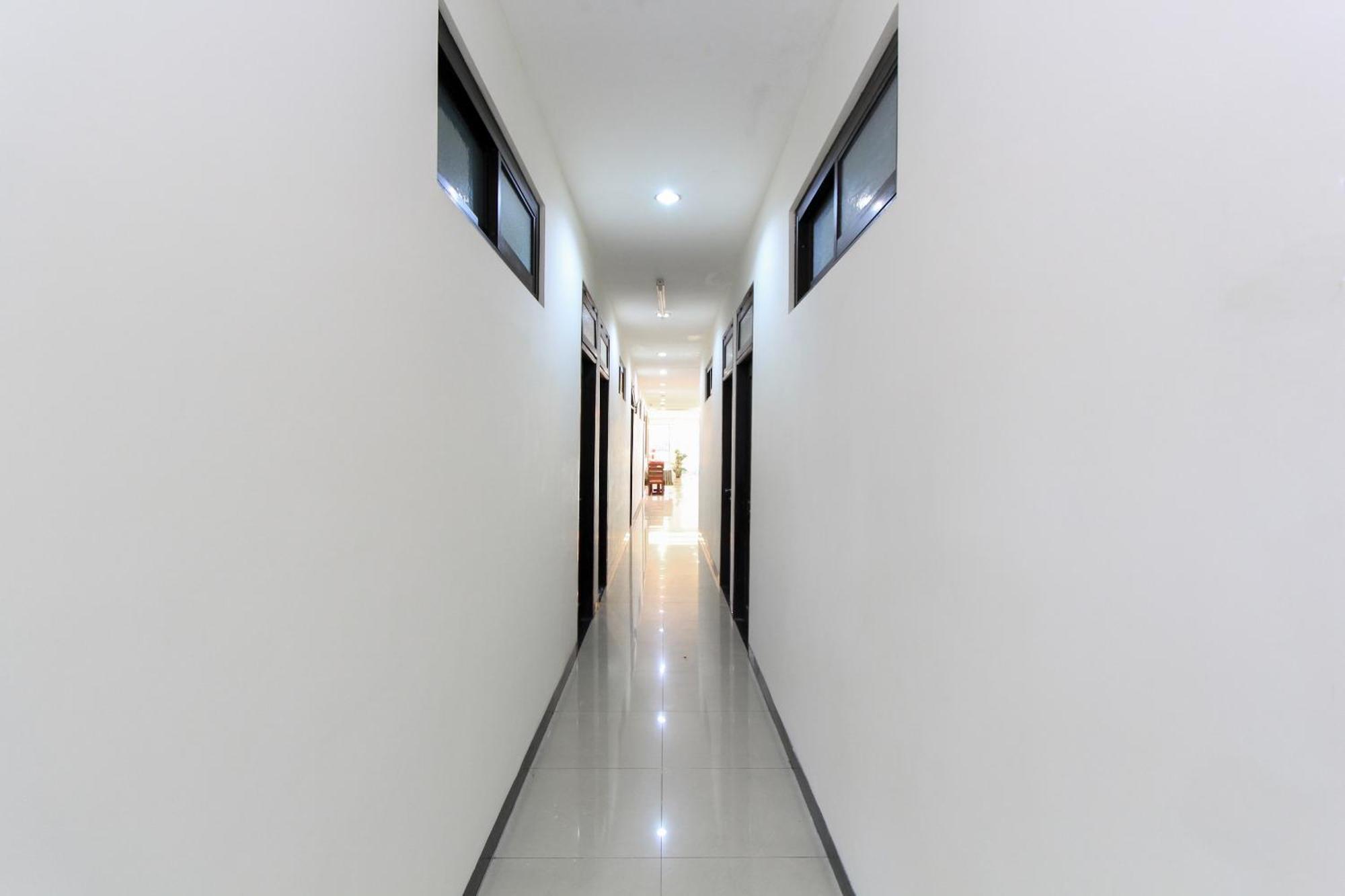 סוראבאיה Hotel O Genteng Near Genteng Market Formerly Uno Hotel מראה חיצוני תמונה