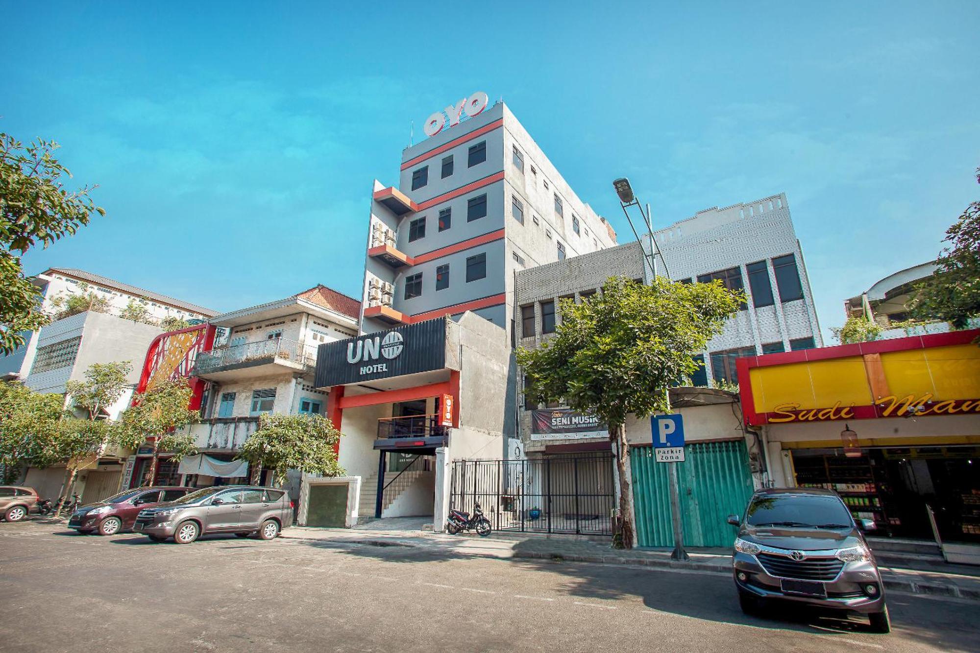 סוראבאיה Hotel O Genteng Near Genteng Market Formerly Uno Hotel מראה חיצוני תמונה