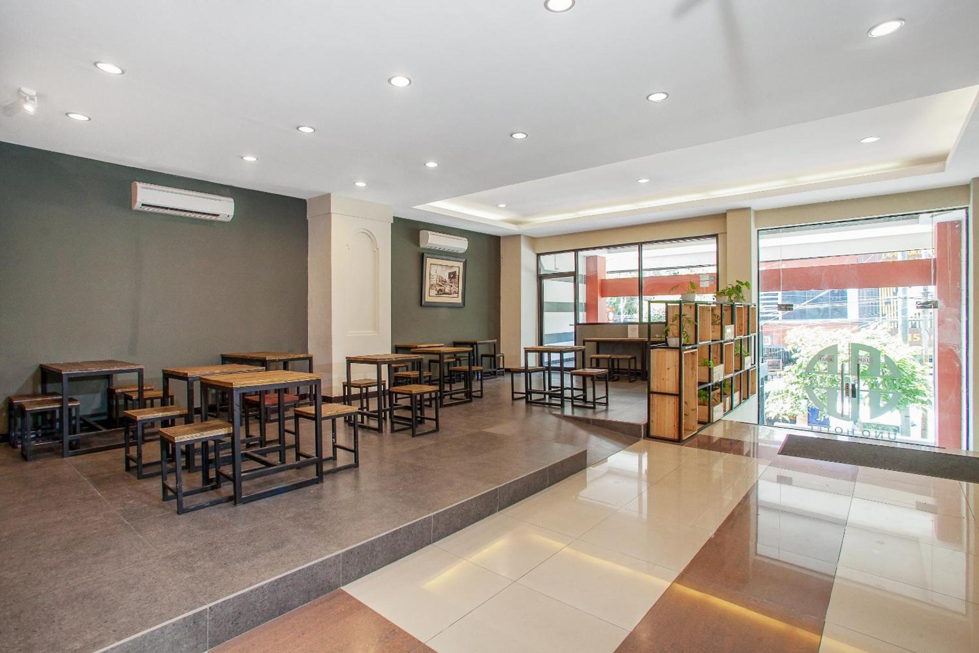 סוראבאיה Hotel O Genteng Near Genteng Market Formerly Uno Hotel מראה חיצוני תמונה