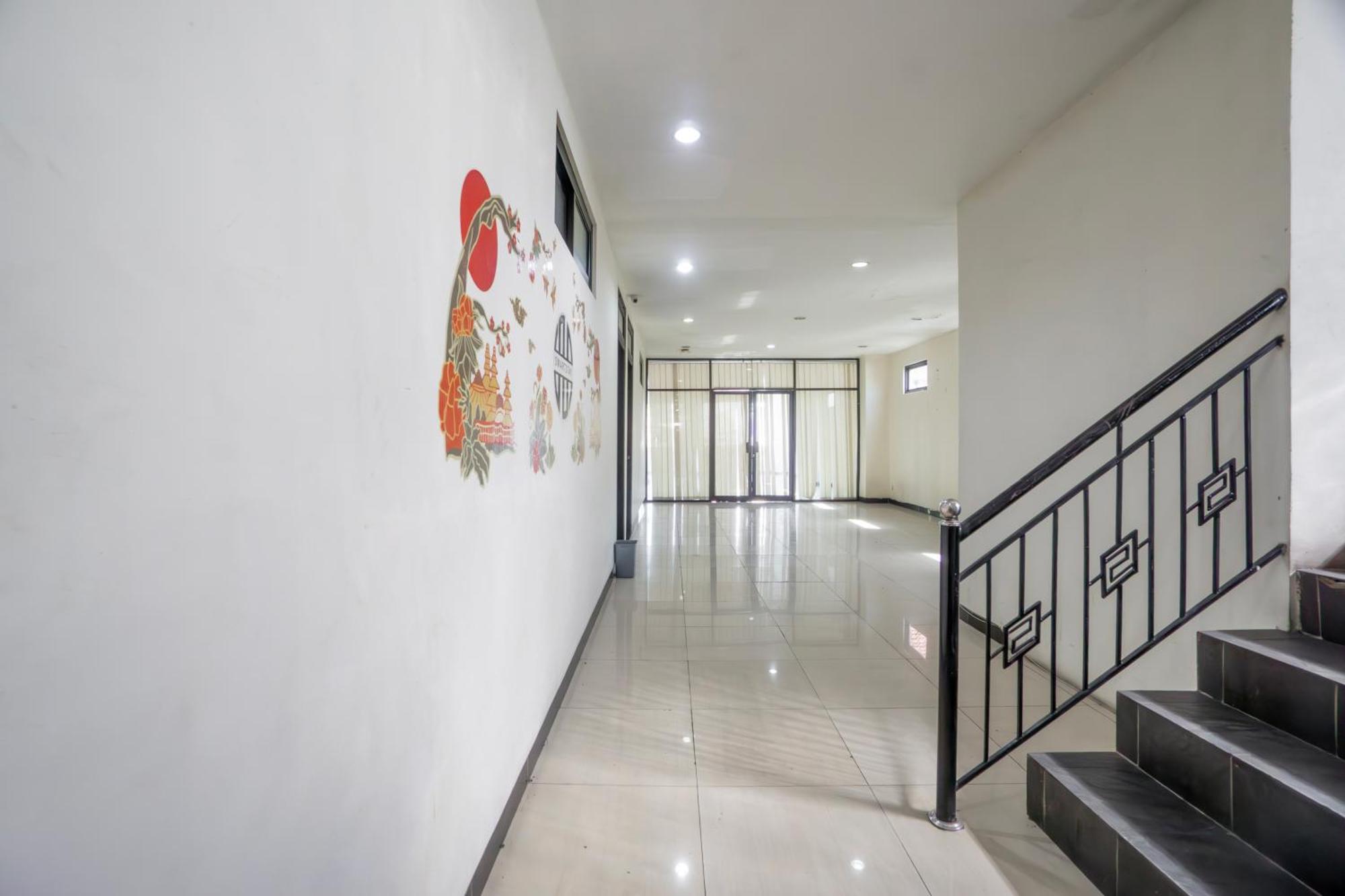 סוראבאיה Hotel O Genteng Near Genteng Market Formerly Uno Hotel מראה חיצוני תמונה