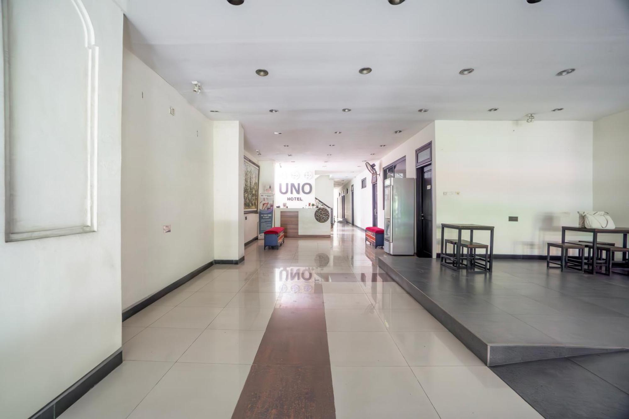 סוראבאיה Hotel O Genteng Near Genteng Market Formerly Uno Hotel מראה חיצוני תמונה