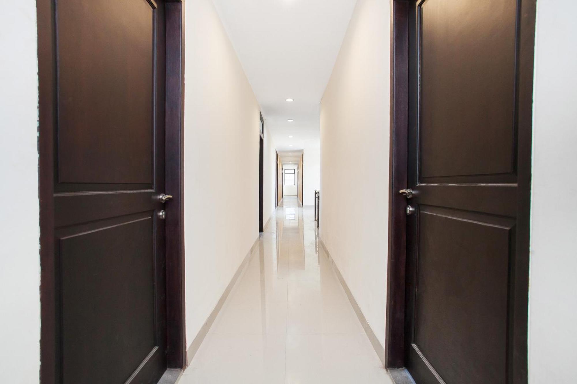 סוראבאיה Hotel O Genteng Near Genteng Market Formerly Uno Hotel מראה חיצוני תמונה