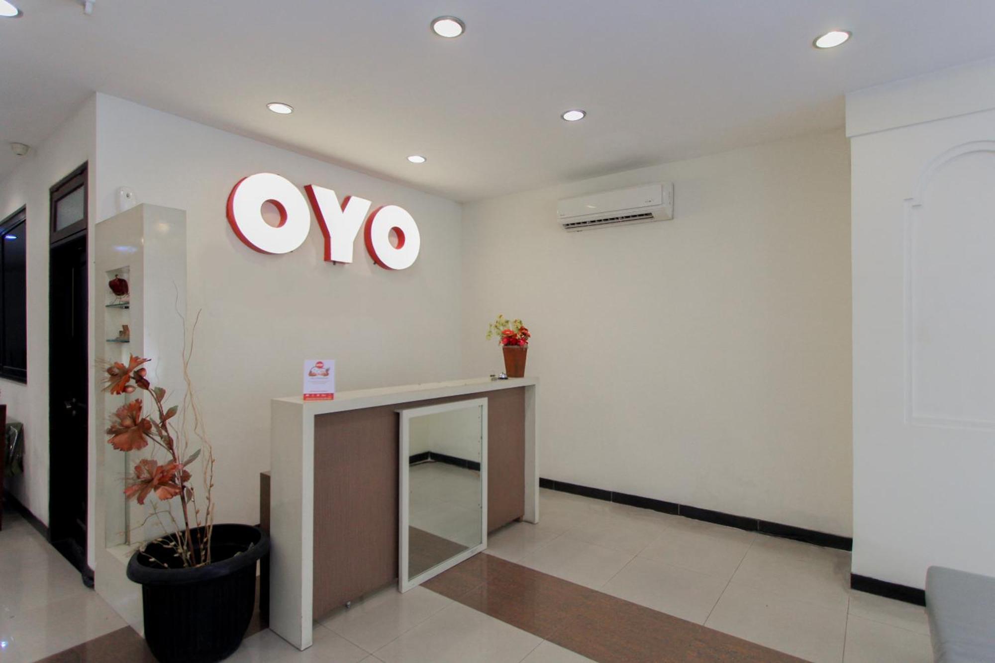 סוראבאיה Hotel O Genteng Near Genteng Market Formerly Uno Hotel מראה חיצוני תמונה