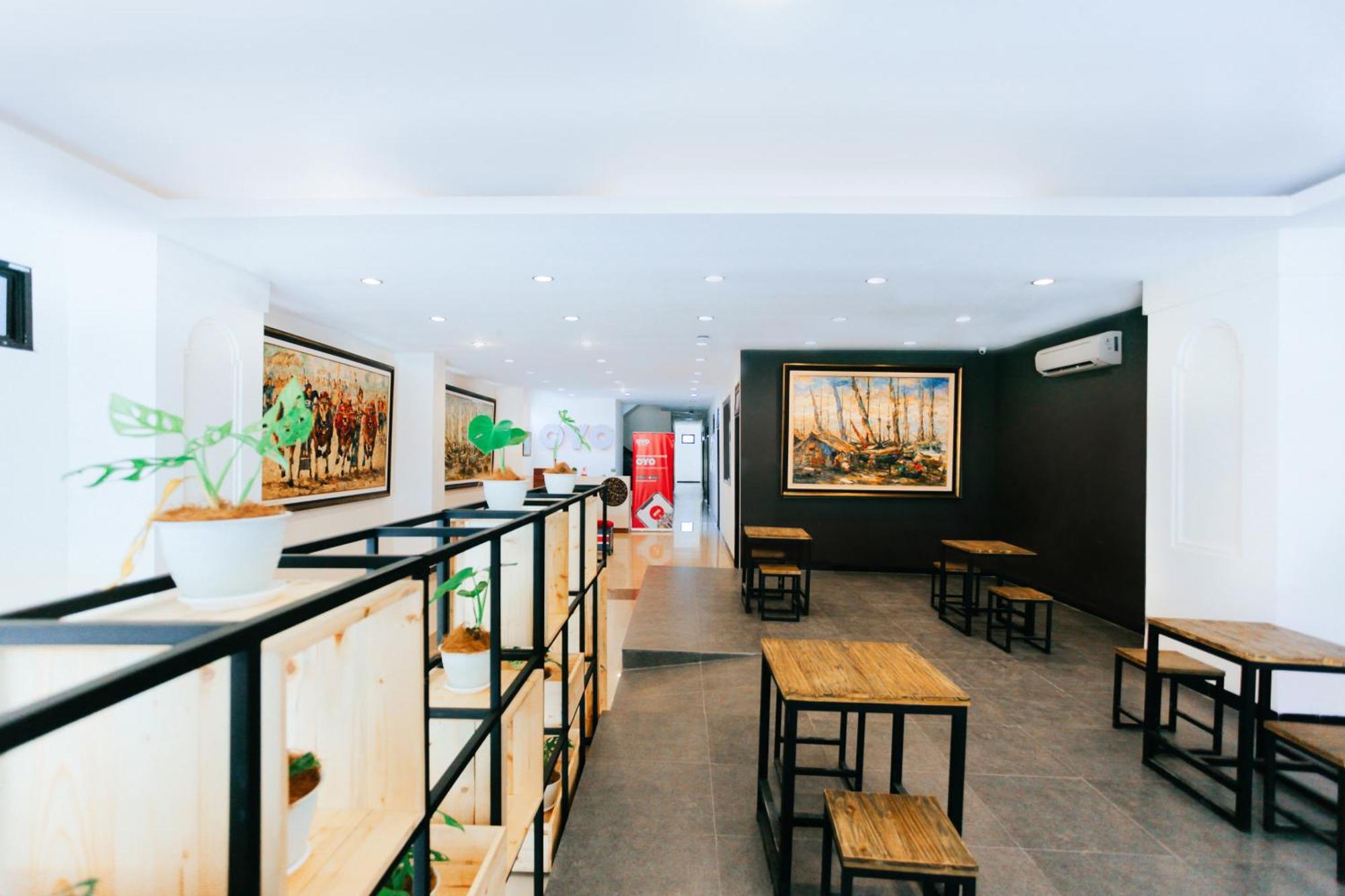 סוראבאיה Hotel O Genteng Near Genteng Market Formerly Uno Hotel מראה חיצוני תמונה