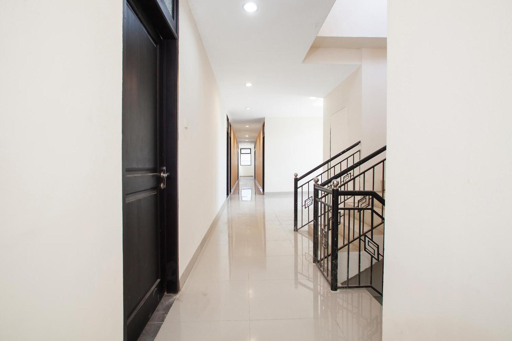 סוראבאיה Hotel O Genteng Near Genteng Market Formerly Uno Hotel מראה חיצוני תמונה