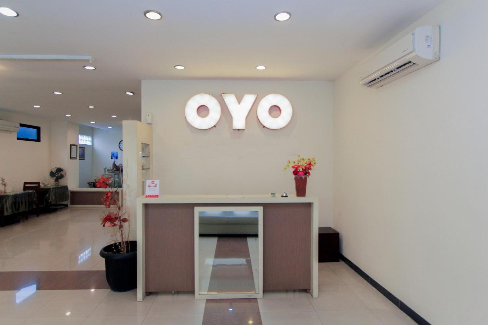סוראבאיה Hotel O Genteng Near Genteng Market Formerly Uno Hotel מראה חיצוני תמונה