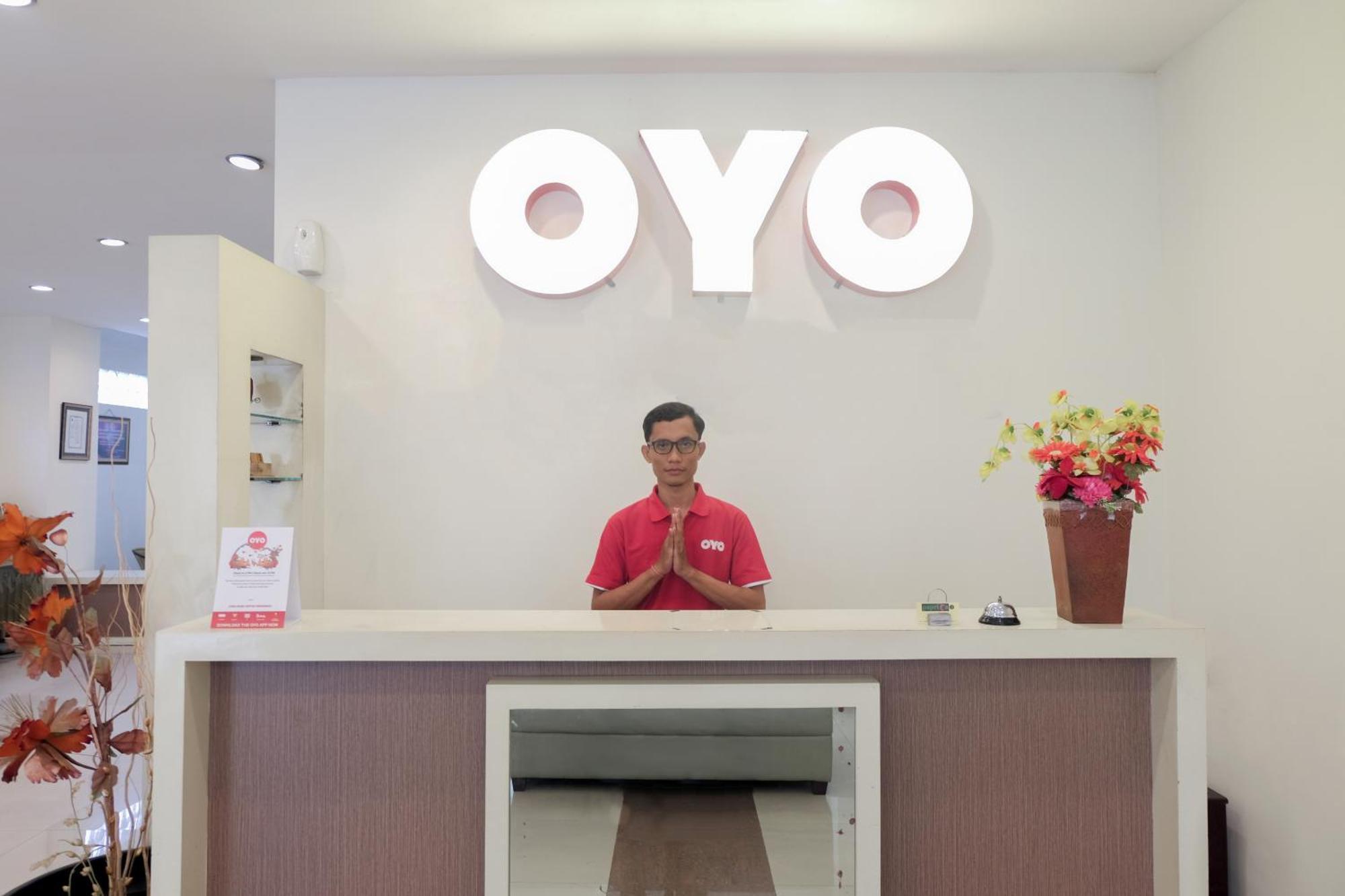 סוראבאיה Hotel O Genteng Near Genteng Market Formerly Uno Hotel מראה חיצוני תמונה