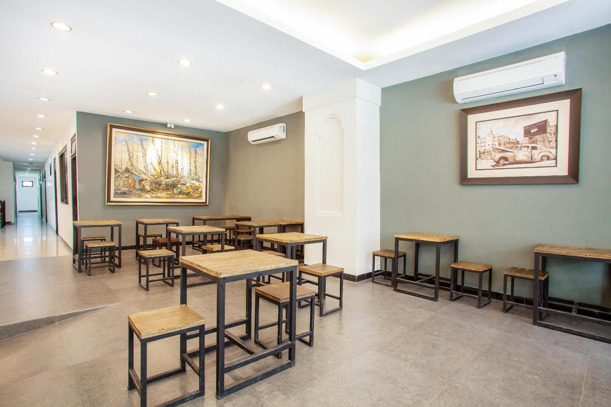 סוראבאיה Hotel O Genteng Near Genteng Market Formerly Uno Hotel מראה חיצוני תמונה