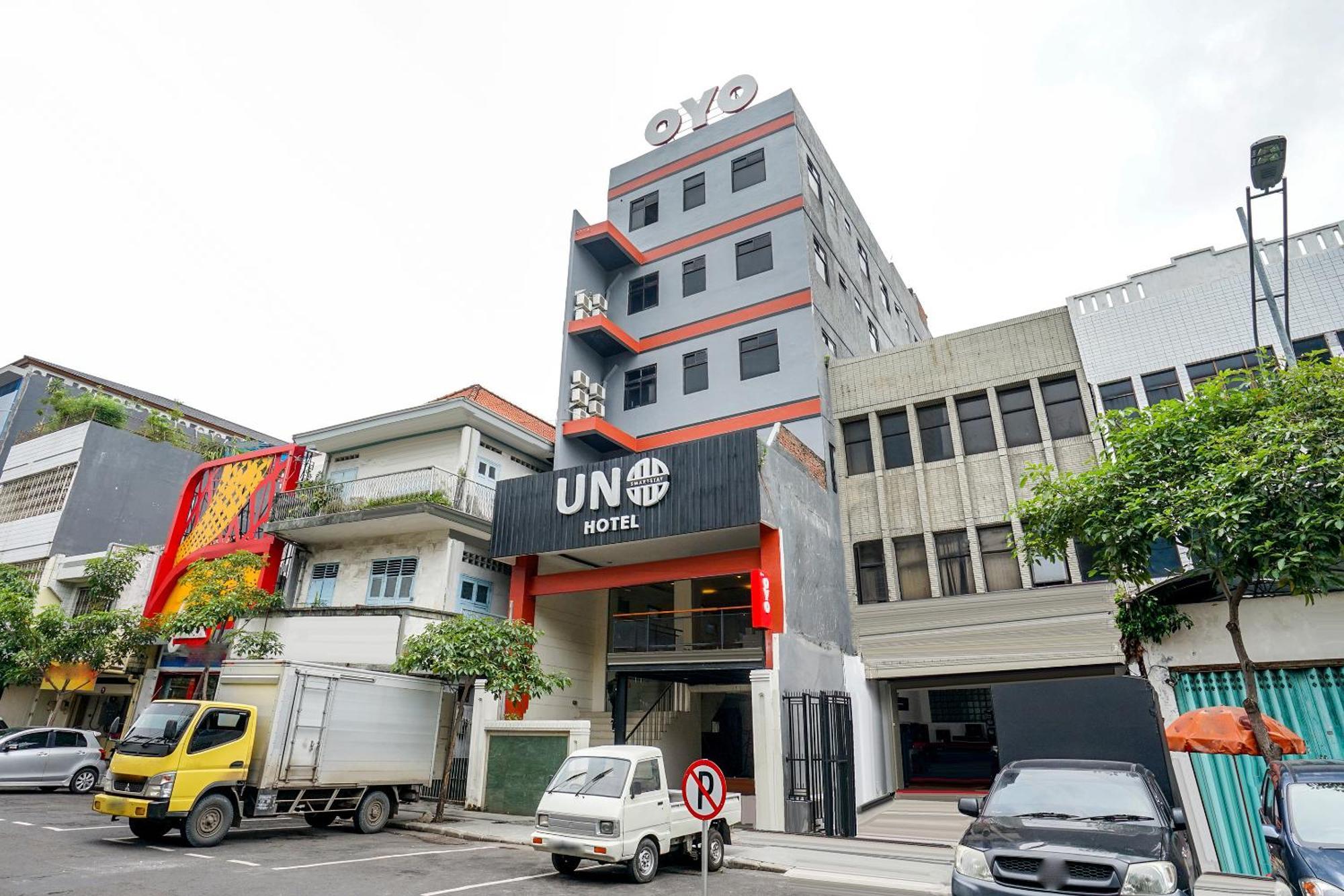 סוראבאיה Hotel O Genteng Near Genteng Market Formerly Uno Hotel מראה חיצוני תמונה
